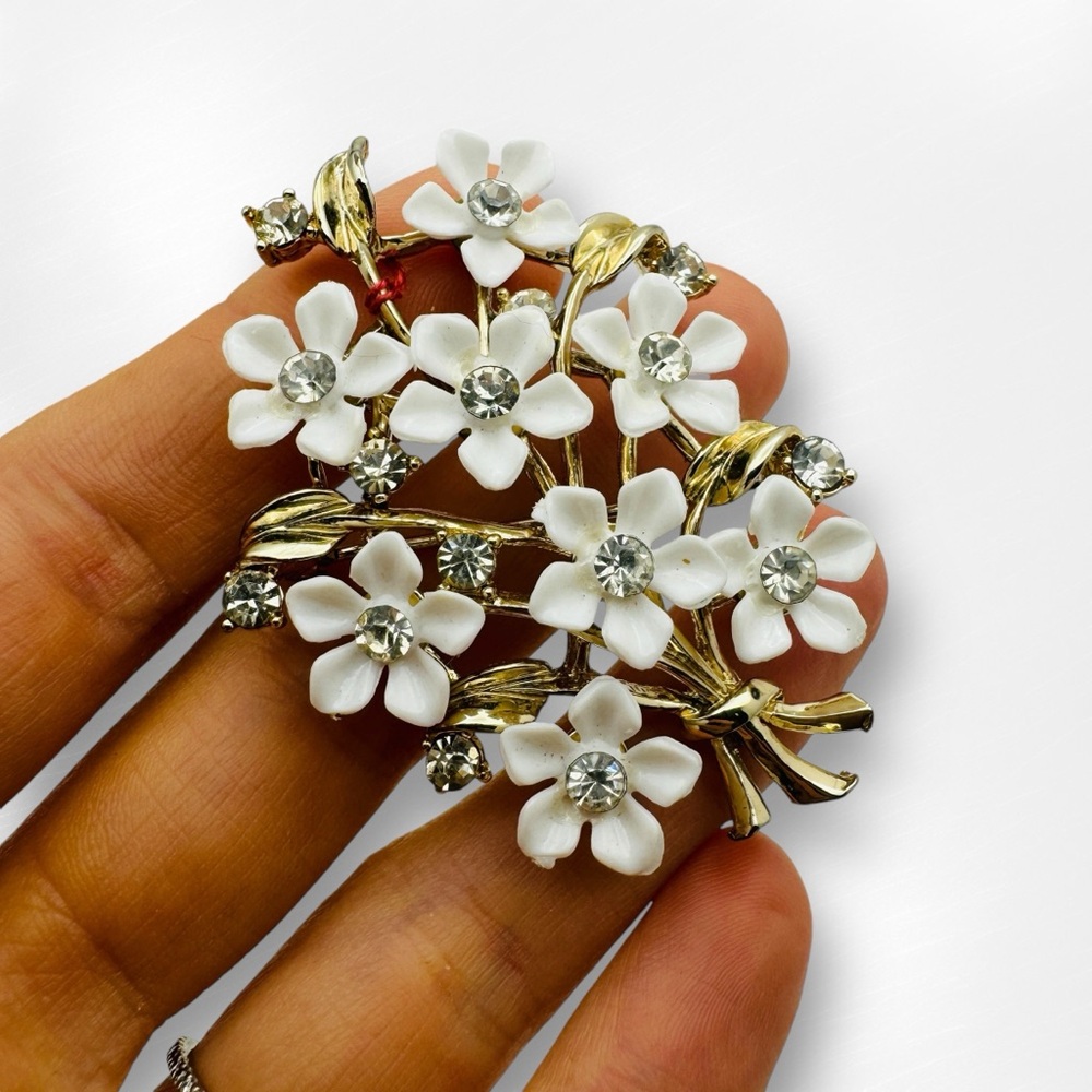 1960's L Bamburger & Co Vintage Midcentury Lucite Crystal Floral Brooch w/ tag